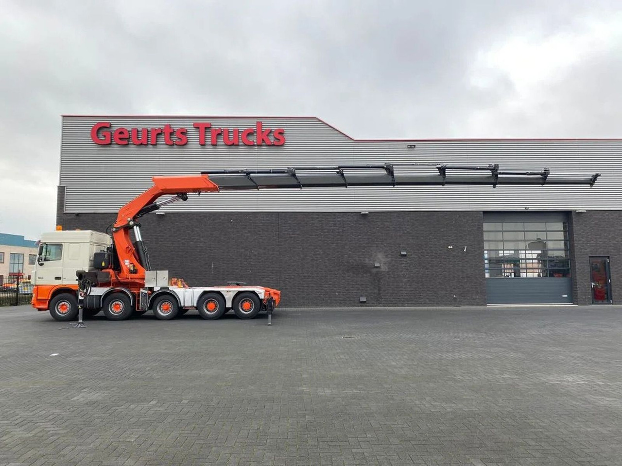 DAF XF 105 10X4 + FASSI F1500AXP.28 KRAAN/KRAN/CRANE - Truk derek: gambar 1 DAF XF 105 10X4 + FASSI F1500AXP.28 KRAAN/KRAN/CRANE - Truk derek: gambar 1
