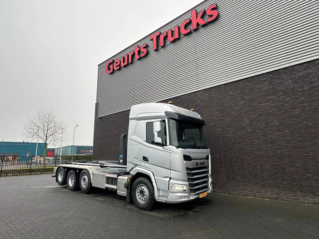 DAF XF 530 8X2 TRIPLE VDL S-30-6700 HAAKARMSYSTEEM/A - Hook lift: gambar 5 DAF XF 530 8X2 TRIPLE VDL S-30-6700 HAAKARMSYSTEEM/A - Hook lift: gambar 5