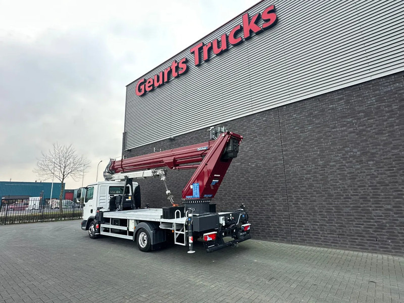 MAN TGL 7.180 4X2 BB BOCKER AK37/4000 + JIB MONTAGEKRAN/DACHDECKERKRAN/ROOFCRANE/KRAAN/KRAN/GRUA - Truk derek: gambar 4 MAN TGL 7.180 4X2 BB BOCKER AK37/4000 + JIB MONTAGEKRAN/DACHDECKERKRAN/ROOFCRANE/KRAAN/KRAN/GRUA - Truk derek: gambar 4