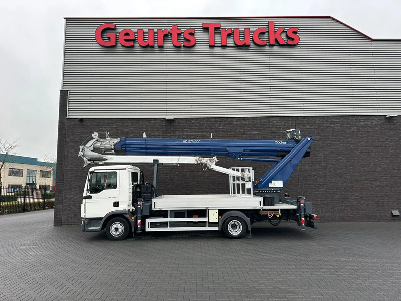 MAN TGL 7.190 4X2 BB BOCKER AK37/4000 + JIB MONTAGEKRAN/DACHDECKERKRAN/ROOFCRANE/KRAAN/KRAN/GRUA - Truk derek: gambar 1 MAN TGL 7.190 4X2 BB BOCKER AK37/4000 + JIB MONTAGEKRAN/DACHDECKERKRAN/ROOFCRANE/KRAAN/KRAN/GRUA - Truk derek: gambar 1