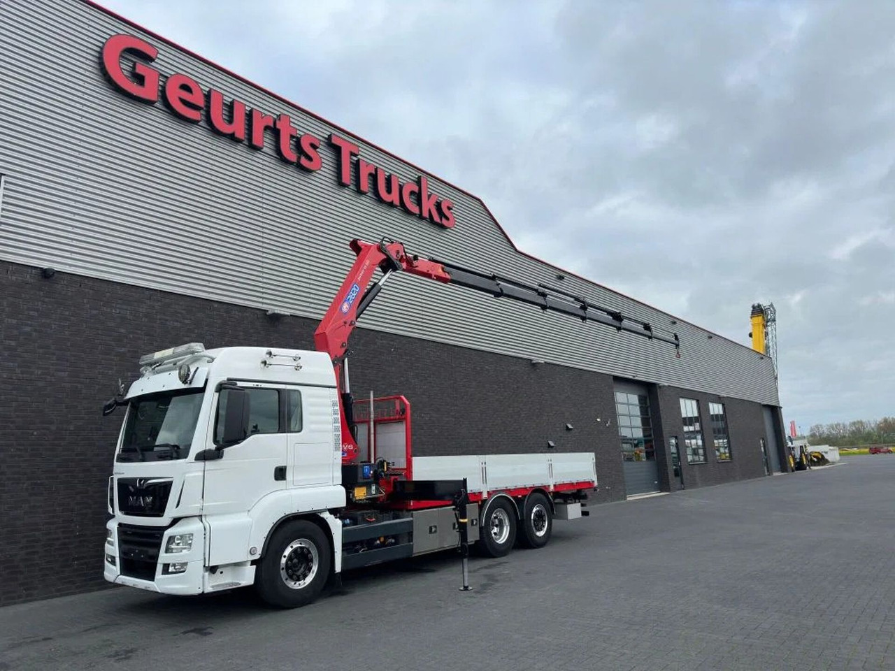 MAN TGS 26.500 6X2 + HMF 2820-K6 KRAAN/KAN/CRANE/GRU - Truk derek: gambar 2 MAN TGS 26.500 6X2 + HMF 2820-K6 KRAAN/KAN/CRANE/GRU - Truk derek: gambar 2