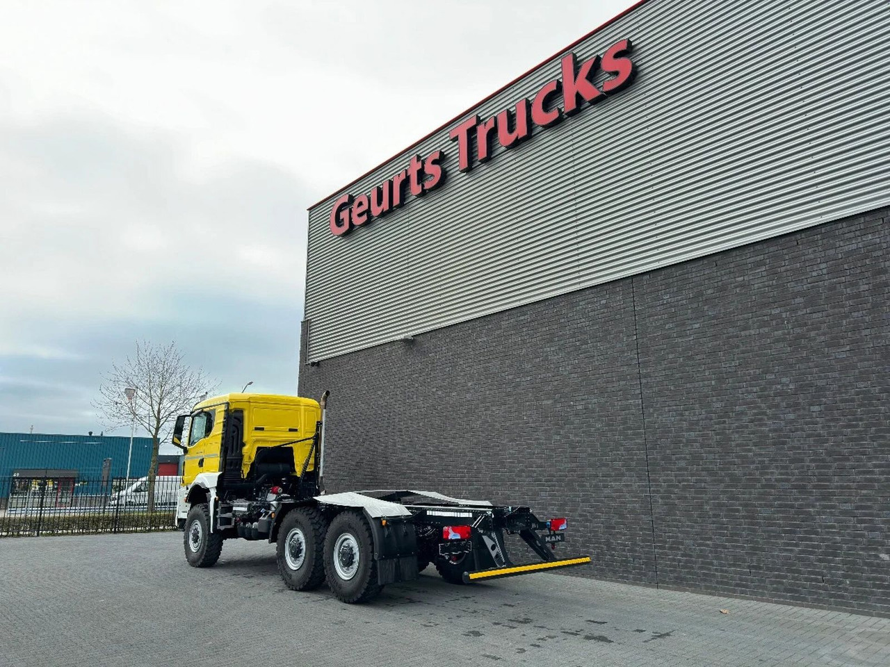 MAN TGS 33.540 6X6 BB CH HEAVY DUTY CHASSIS CABINE/N - Truk sasis: gambar 3 MAN TGS 33.540 6X6 BB CH HEAVY DUTY CHASSIS CABINE/N - Truk sasis: gambar 3