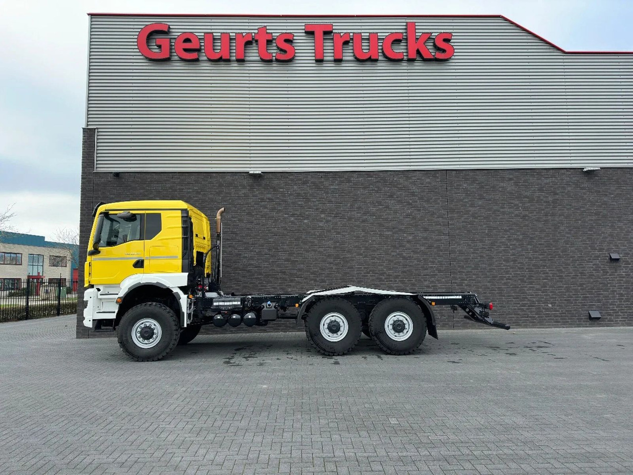 MAN TGS 33.540 6X6 BB CH HEAVY DUTY CHASSIS CABINE/N - Truk sasis: gambar 1 MAN TGS 33.540 6X6 BB CH HEAVY DUTY CHASSIS CABINE/N - Truk sasis: gambar 1