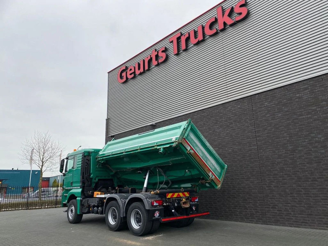 MAN TGX 26.560 6X4 BB + 3 ZIJDIGE KIPPER/TIPPER BORD - Truk jungkit: gambar 5 MAN TGX 26.560 6X4 BB + 3 ZIJDIGE KIPPER/TIPPER BORD - Truk jungkit: gambar 5