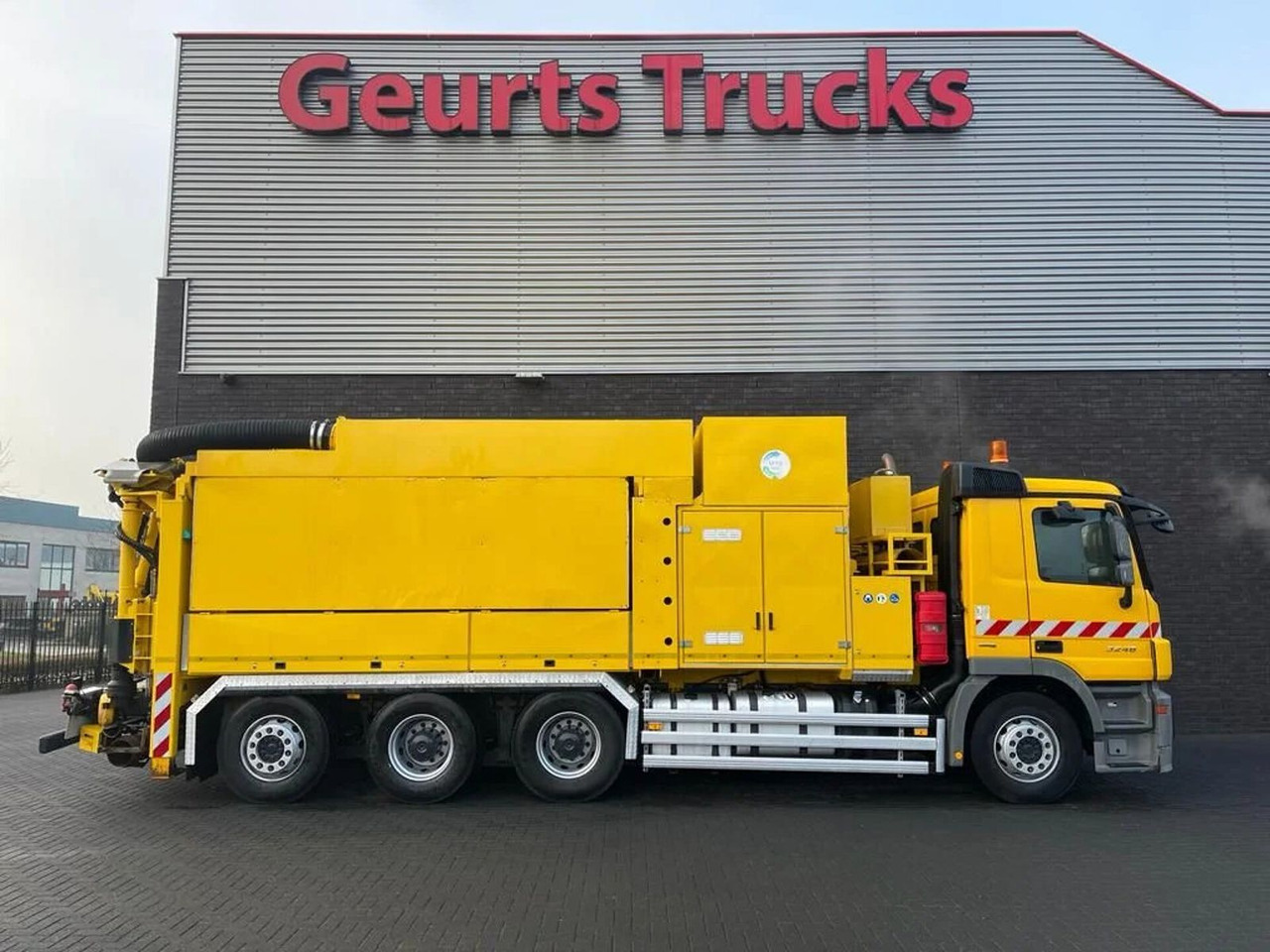 Mercedes-Benz Actros 3248 8X4 TRIDEM MTS DINO 12 SAUGBAGGER/SU - Truk vakum: gambar 4 Mercedes-Benz Actros 3248 8X4 TRIDEM MTS DINO 12 SAUGBAGGER/SU - Truk vakum: gambar 4