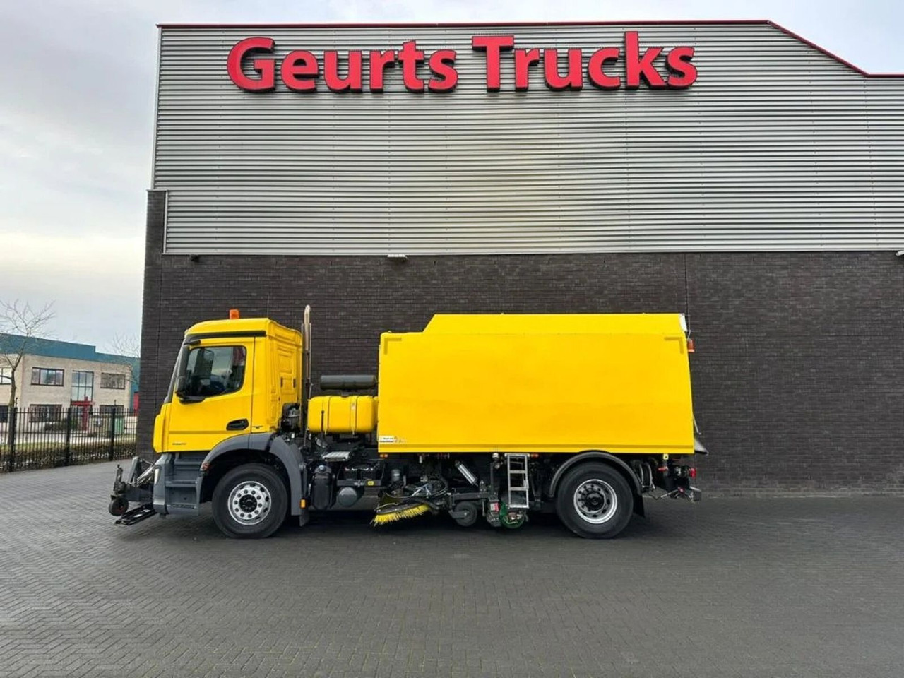 Mercedes-Benz Arocs 1824 4X2 BEAM A9000 SWEEPING TRUCK/ KEHRMA - Penyapu jalan: gambar 1 Mercedes-Benz Arocs 1824 4X2 BEAM A9000 SWEEPING TRUCK/ KEHRMA - Penyapu jalan: gambar 1