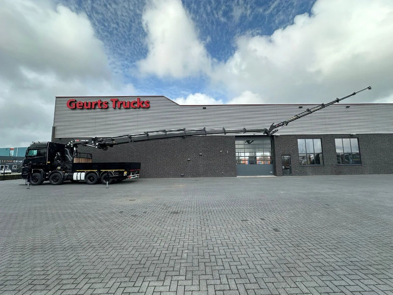 Mercedes-Benz Arocs 3251 8X4 + HIAB 1058 E-8 + JIB 150X-6 JDC - Truk derek: gambar 3 Mercedes-Benz Arocs 3251 8X4 + HIAB 1058 E-8 + JIB 150X-6 JDC - Truk derek: gambar 3