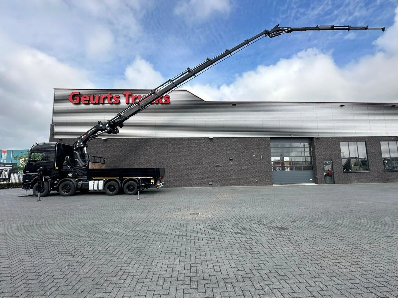 Mercedes-Benz Arocs 3251 8X4 + HIAB 1058 E-8 + JIB 150X-6 JDC - Truk derek: gambar 1 Mercedes-Benz Arocs 3251 8X4 + HIAB 1058 E-8 + JIB 150X-6 JDC - Truk derek: gambar 1