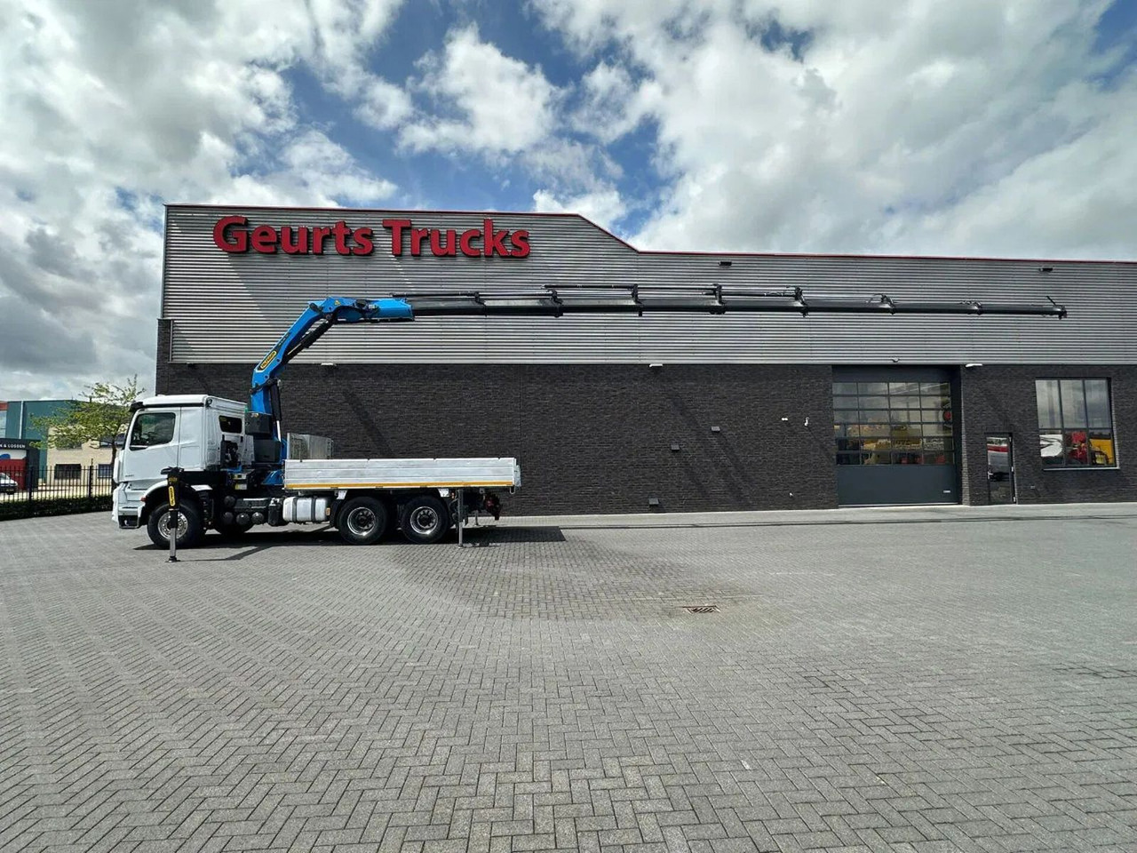 Mercedes-Benz Arocs 3351 963-2-E 6X4 KIPPER / TIPPER + PALFING - Truk derek: gambar 1 Mercedes-Benz Arocs 3351 963-2-E 6X4 KIPPER / TIPPER + PALFING - Truk derek: gambar 1