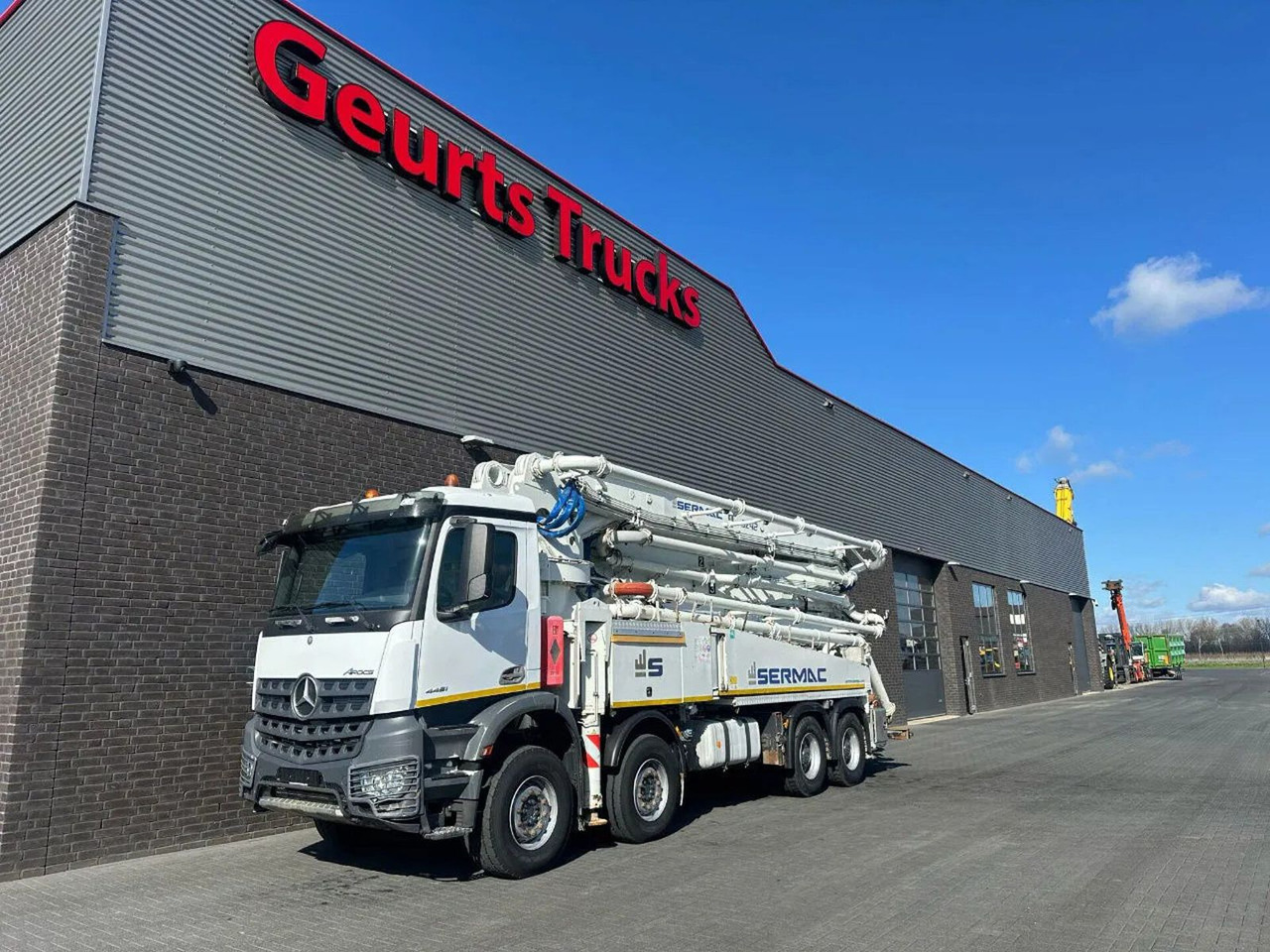 Mercedes-Benz Arocs 4451 8X4 + SERMAC 5Z42 BETONPOMP/BETONPUMP - Truk pompa beton: gambar 2 Mercedes-Benz Arocs 4451 8X4 + SERMAC 5Z42 BETONPOMP/BETONPUMP - Truk pompa beton: gambar 2