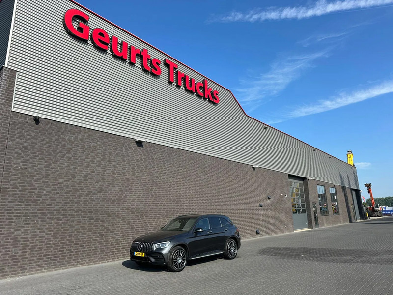 Mercedes-Benz GLC AMG 200 4MATIC - Mobil SUV: gambar 2 Mercedes-Benz GLC AMG 200 4MATIC - Mobil SUV: gambar 2