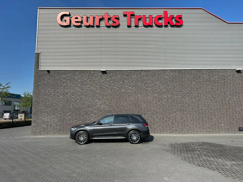 Mercedes-Benz GLC AMG 200 4MATIC - Mobil SUV: gambar 1 Mercedes-Benz GLC AMG 200 4MATIC - Mobil SUV: gambar 1