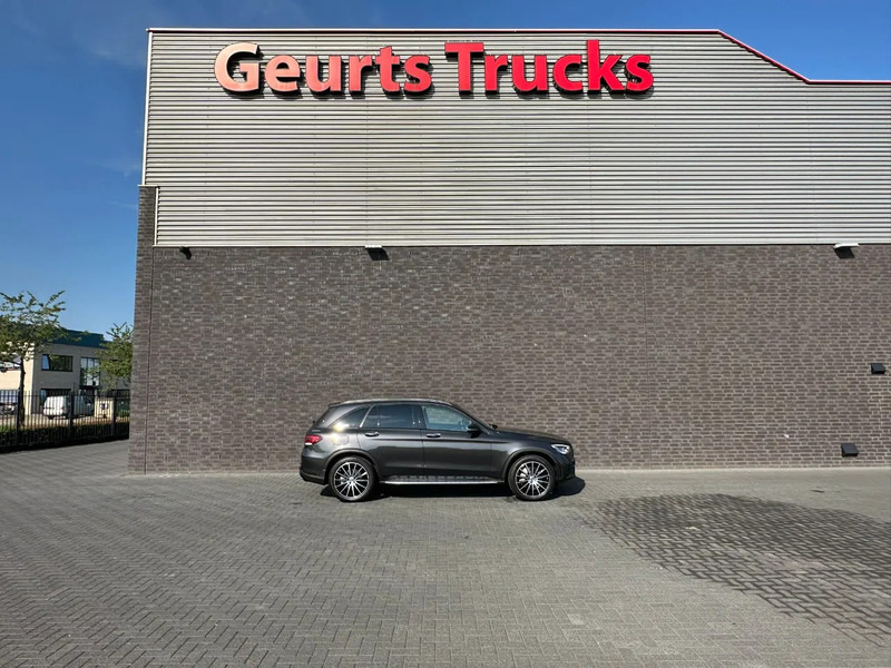 Mercedes-Benz GLC AMG 200 4MATIC - Mobil SUV: gambar 4 Mercedes-Benz GLC AMG 200 4MATIC - Mobil SUV: gambar 4