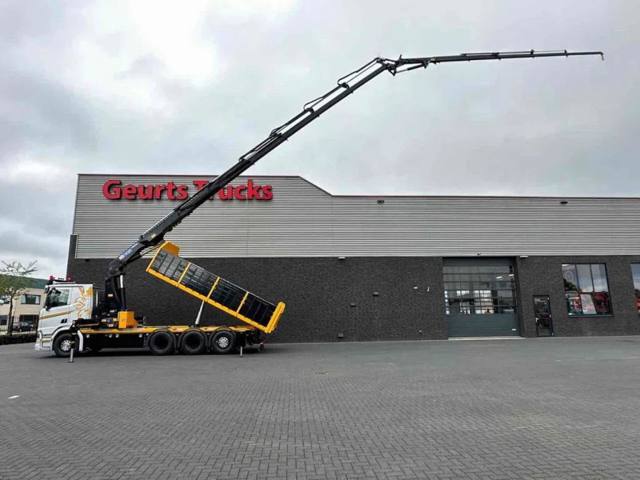 Scania R530 V8 NGS 8X4 TRIDEM MET HYVA 2Z KIPPER + HMF - Truk jungkit, Truk derek: gambar 1 Scania R530 V8 NGS 8X4 TRIDEM MET HYVA 2Z KIPPER + HMF - Truk jungkit, Truk derek: gambar 1