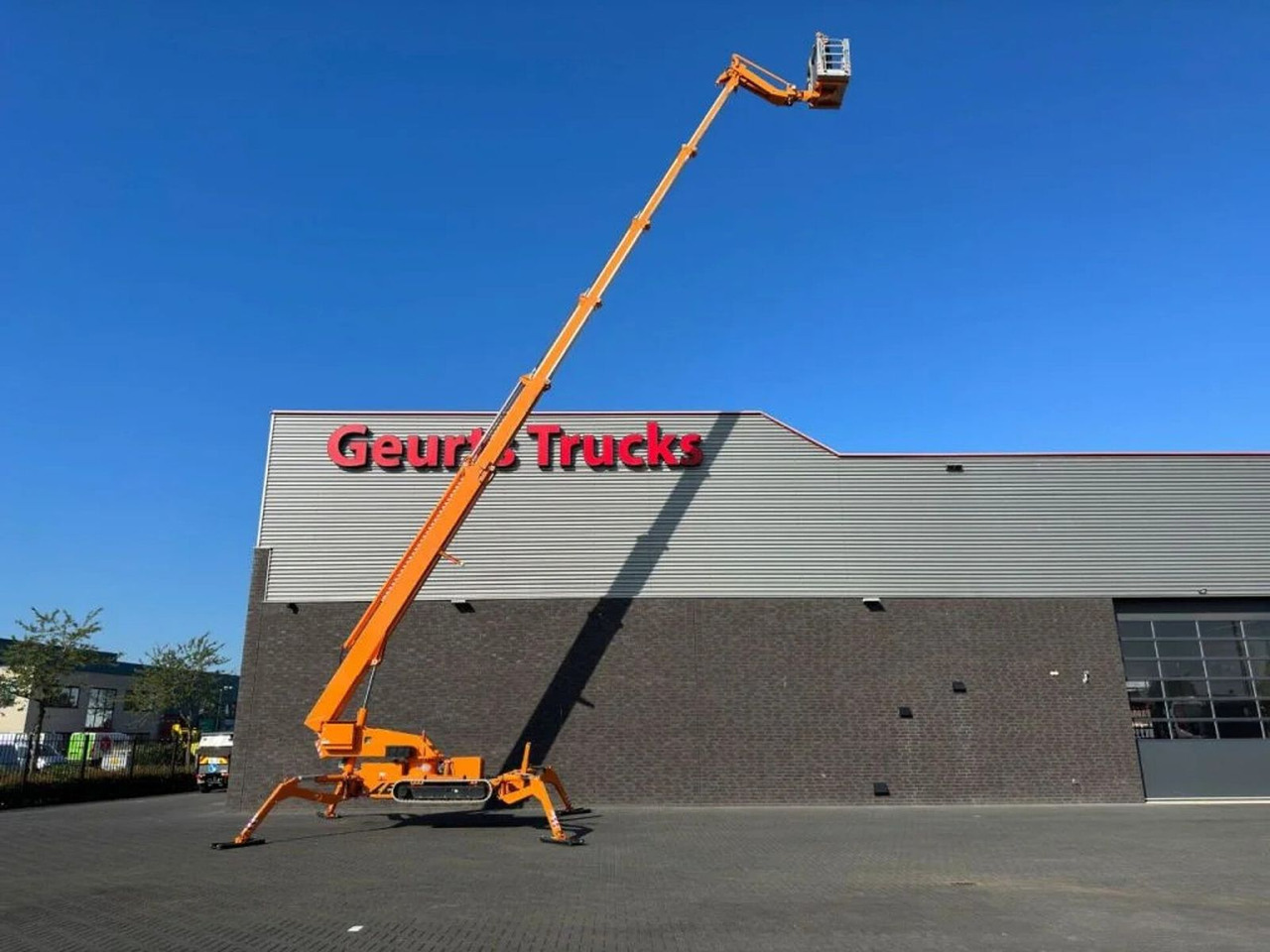 Teupen LEO 36T TELESCOPIC SPIDER HOOGWERK - Platform udara yang dipasang di truk: gambar 3 Teupen LEO 36T TELESCOPIC SPIDER HOOGWERK - Platform udara yang dipasang di truk: gambar 3