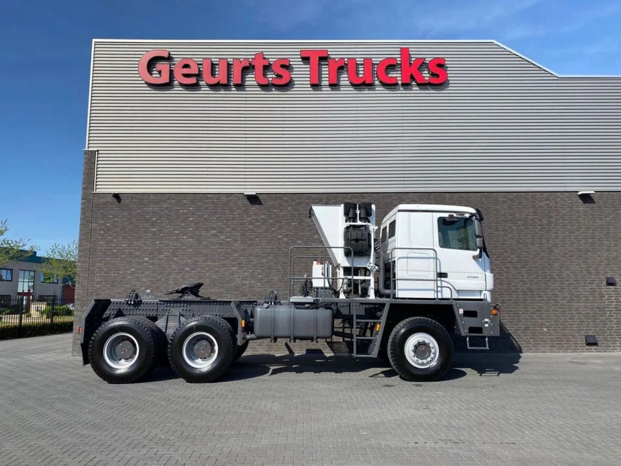 Mercedes-Benz TITAN 5560 Z52-600 F TITAN 5560 Z52-600 F 6X6 HE - Tractor head: gambar 4 Mercedes-Benz TITAN 5560 Z52-600 F TITAN 5560 Z52-600 F 6X6 HE - Tractor head: gambar 4