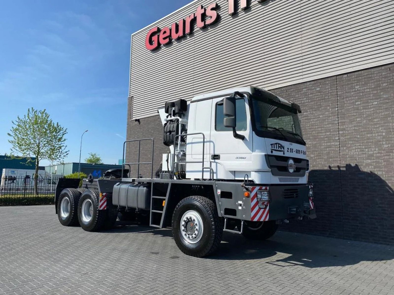 Mercedes-Benz TITAN 5560 Z52-600 F TITAN 5560 Z52-600 F 6X6 HE - Tractor head: gambar 5 Mercedes-Benz TITAN 5560 Z52-600 F TITAN 5560 Z52-600 F 6X6 HE - Tractor head: gambar 5