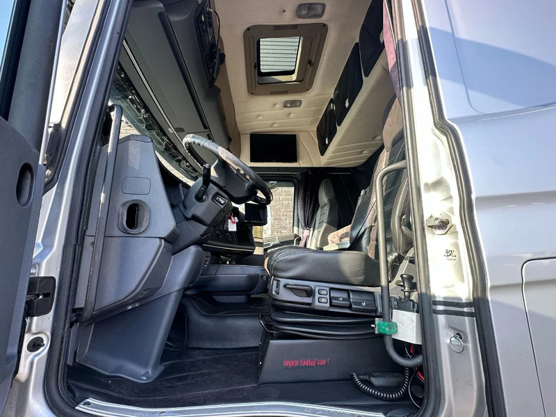 Tractor head Scania R580 V8 6X4 TREKKER/TRACTOR/SZM MET EFFER 315/6S + JIB4S KRAAN/KRAN/CRANE/GRUA: gambar 16 Tractor head Scania R580 V8 6X4 TREKKER/TRACTOR/SZM MET EFFER 315/6S + JIB4S KRAAN/KRAN/CRANE/GRUA: gambar 16