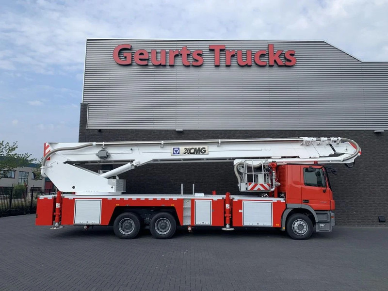 Mercedes-Benz Actros 3332 6X4 XCMG DG53C FIRE FIGTHING PLATFORM 53 METER - Truk: gambar 4 Mercedes-Benz Actros 3332 6X4 XCMG DG53C FIRE FIGTHING PLATFORM 53 METER - Truk: gambar 4