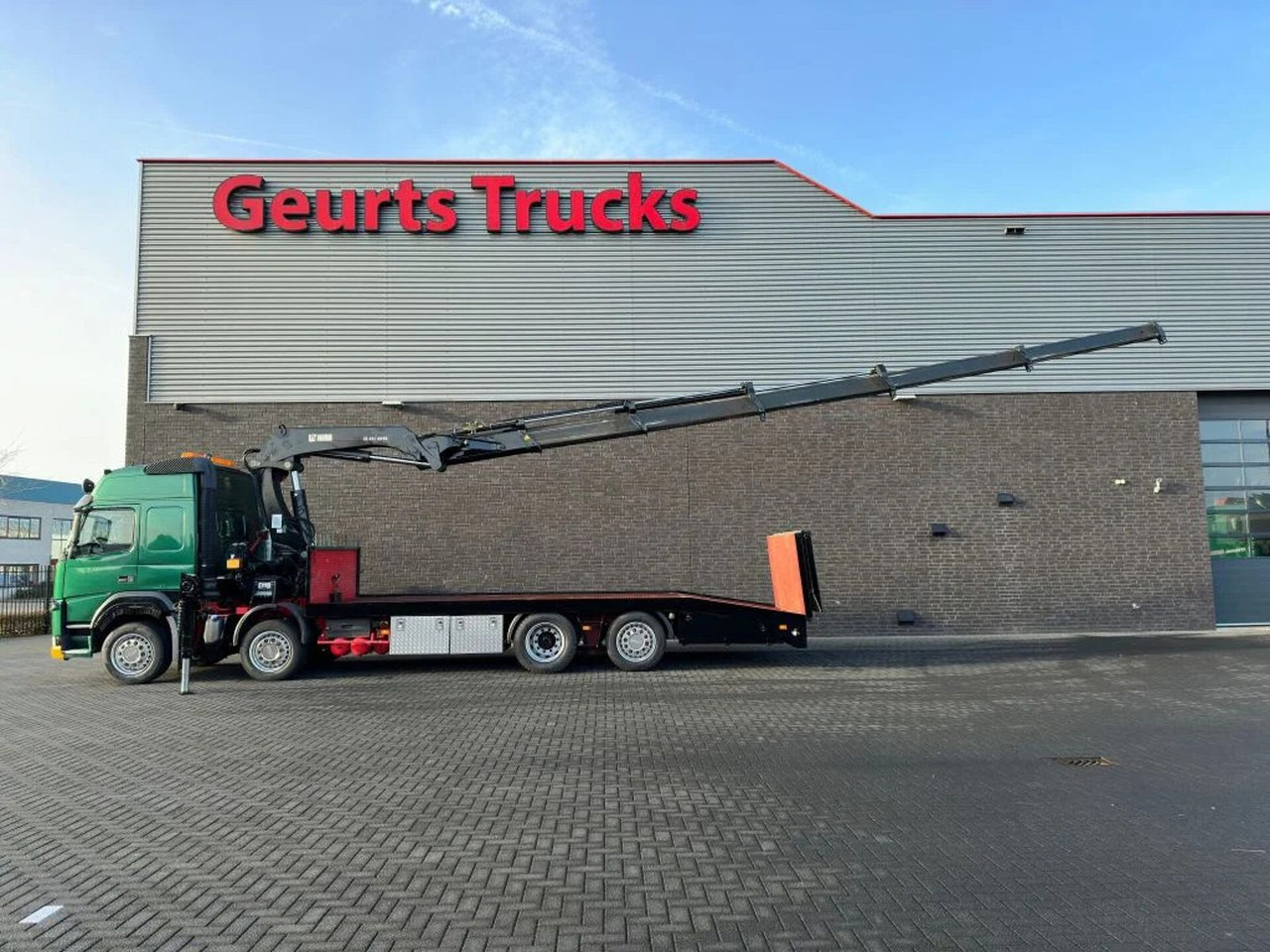 Volvo FM 500 8X2 OPRIJWAGEN/MACHINE TRANSPORTER + HIAB - Truk derek: gambar 4 Volvo FM 500 8X2 OPRIJWAGEN/MACHINE TRANSPORTER + HIAB - Truk derek: gambar 4
