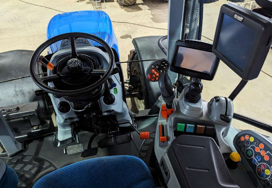 NEW HOLLAND T7.260 - Traktor: gambar 3 NEW HOLLAND T7.260 - Traktor: gambar 3