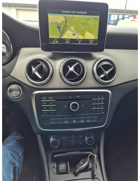 Mobil Mercedes-Benz GLA 200 automaat AMG Prestige: gambar 7 Mobil Mercedes-Benz GLA 200 automaat AMG Prestige: gambar 7