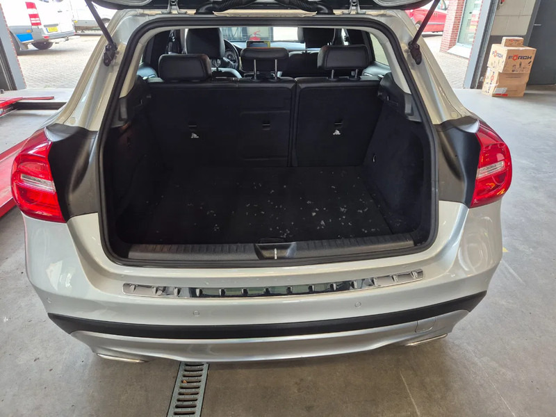 Mobil Mercedes-Benz GLA 200 automaat AMG Prestige: gambar 9 Mobil Mercedes-Benz GLA 200 automaat AMG Prestige: gambar 9