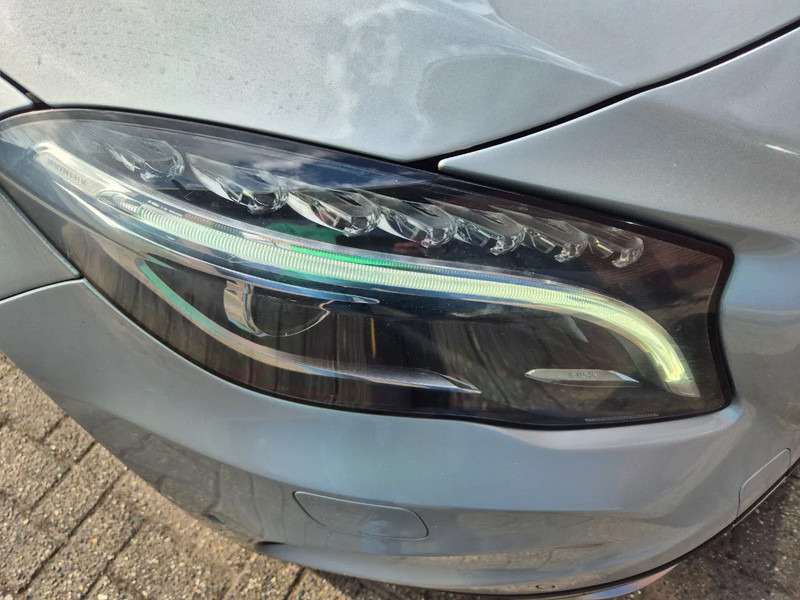 Mobil Mercedes-Benz GLA 200 automaat AMG Prestige: gambar 10 Mobil Mercedes-Benz GLA 200 automaat AMG Prestige: gambar 10