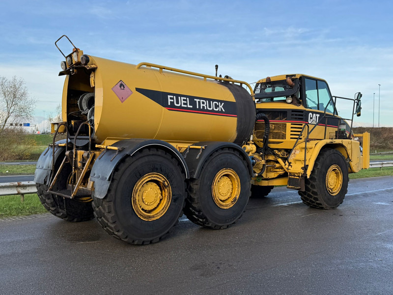 Truk tangki Caterpillar 725 Fuel truck: gambar 6