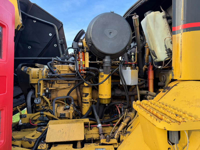 Truk tangki Caterpillar 725 Fuel truck: gambar 17
