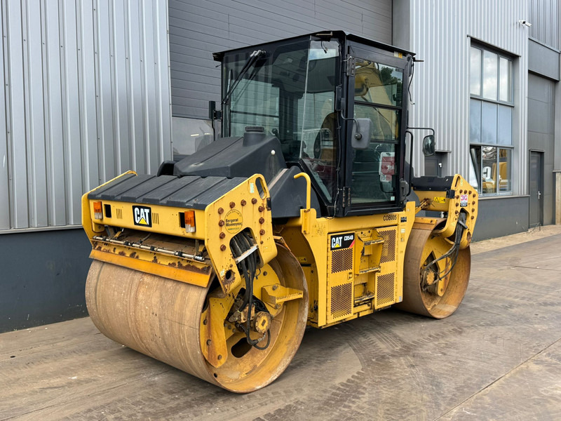 Caterpillar CD54B - Roller: gambar 2 Caterpillar CD54B - Roller: gambar 2