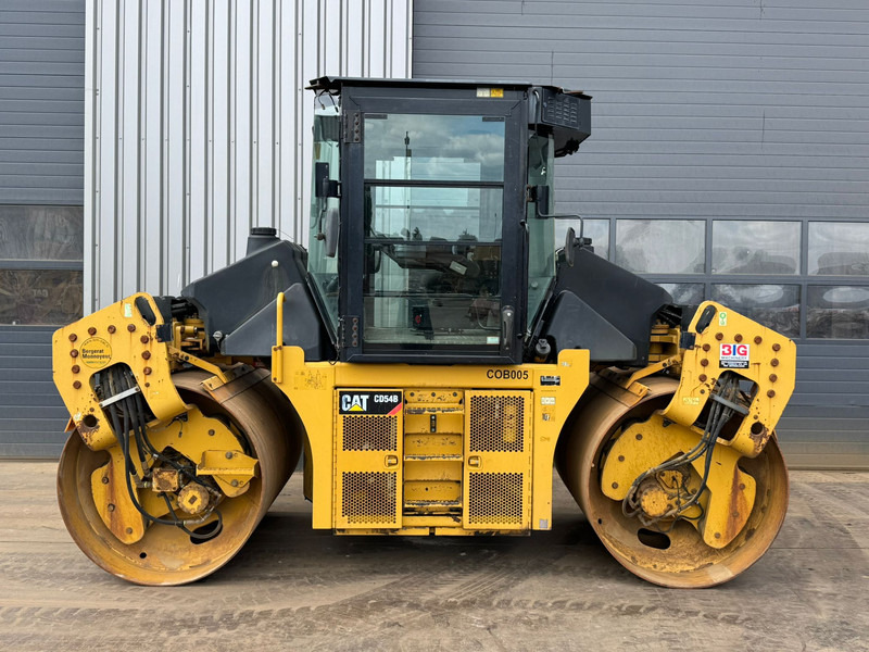 Caterpillar CD54B - Roller: gambar 1 Caterpillar CD54B - Roller: gambar 1