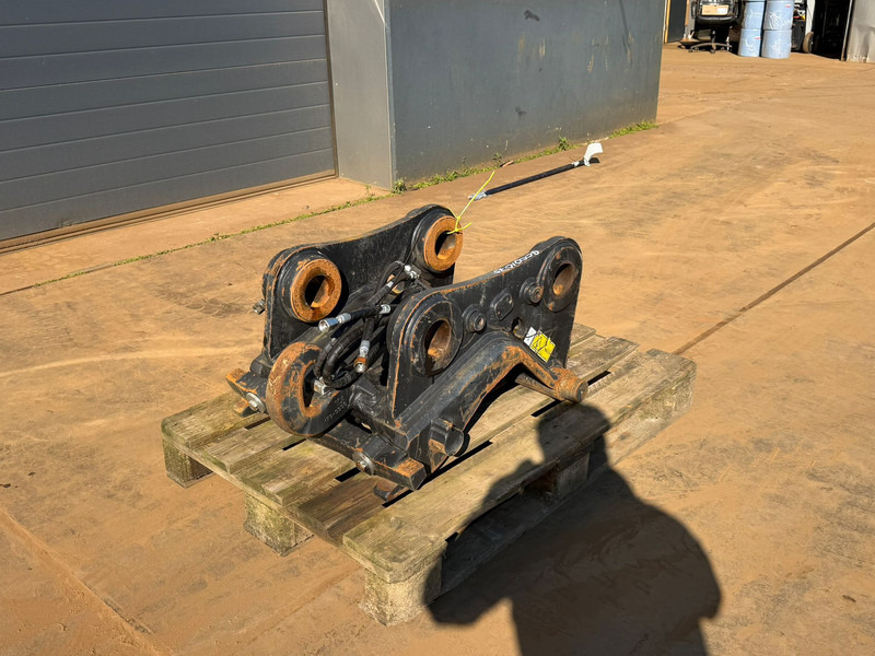 Caterpillar Quick coupler CW 40 H4N - Mobil: gambar 2 Caterpillar Quick coupler CW 40 H4N - Mobil: gambar 2