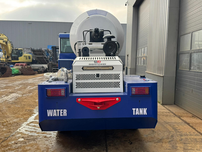 Giga power GW5500 4x4 Self Loading Concrete Mixer - Truk pengaduk beton: gambar 4 Giga power GW5500 4x4 Self Loading Concrete Mixer - Truk pengaduk beton: gambar 4