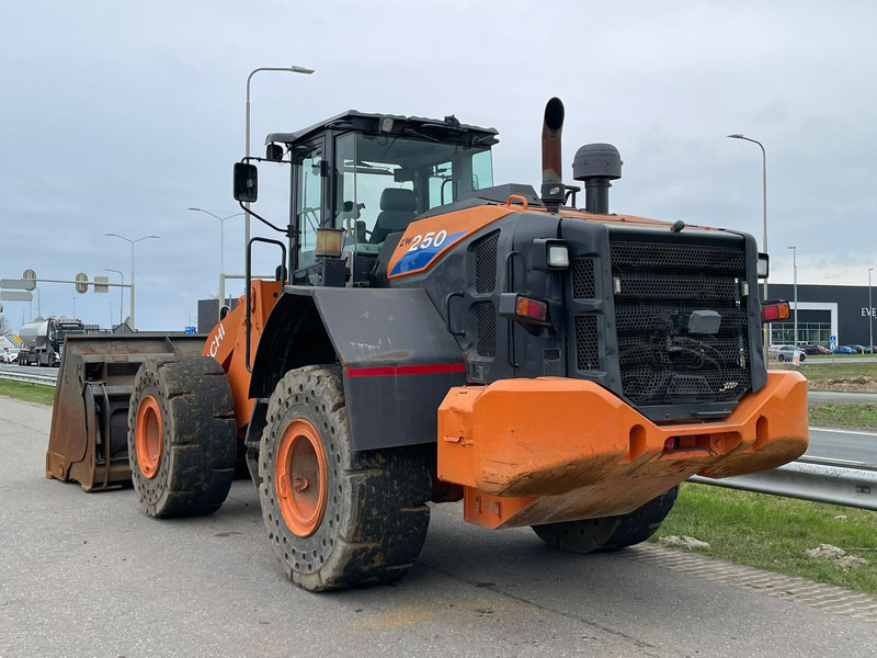 Hitachi ZW250 - Wheel loader: gambar 3 Hitachi ZW250 - Wheel loader: gambar 3