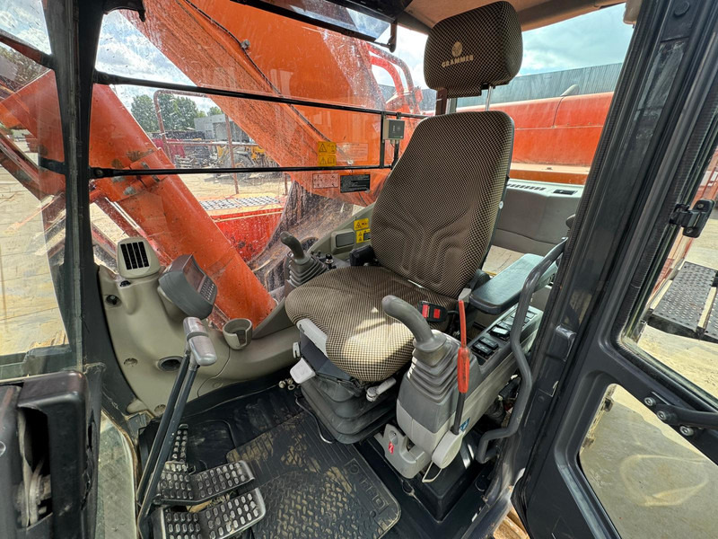 Ekskavator perayap Hitachi ZX670LCH-3: gambar 8