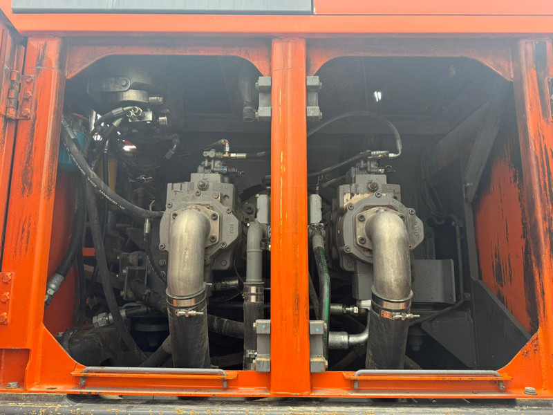 Ekskavator perayap Hitachi ZX670LCH-3: gambar 13