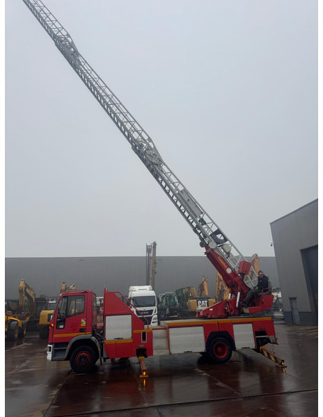 Truk pemadam kebakaran Iveco 130E23 4x2 Firetruck: gambar 10