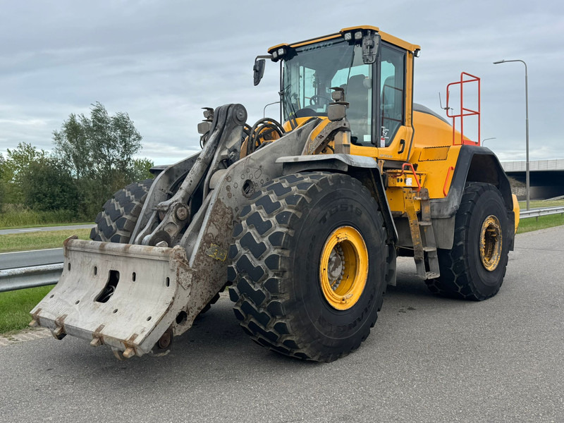 Volvo L220H - Wheel loader: gambar 2 Volvo L220H - Wheel loader: gambar 2