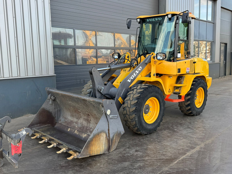 Volvo L30G - Wheel loader: gambar 2 Volvo L30G - Wheel loader: gambar 2