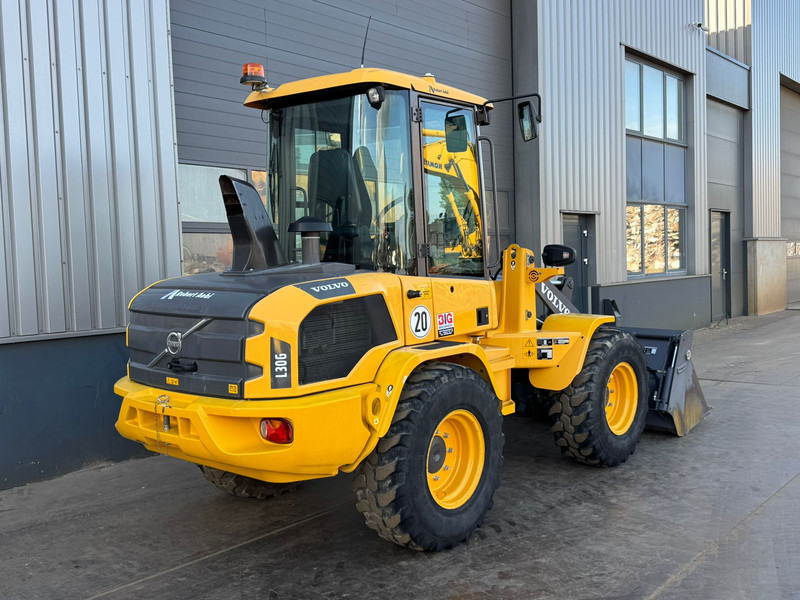 Volvo L30G - Wheel loader: gambar 4 Volvo L30G - Wheel loader: gambar 4