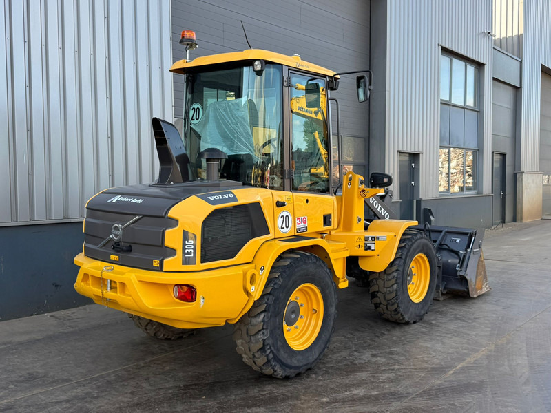 Volvo L30G - Wheel loader: gambar 5 Volvo L30G - Wheel loader: gambar 5