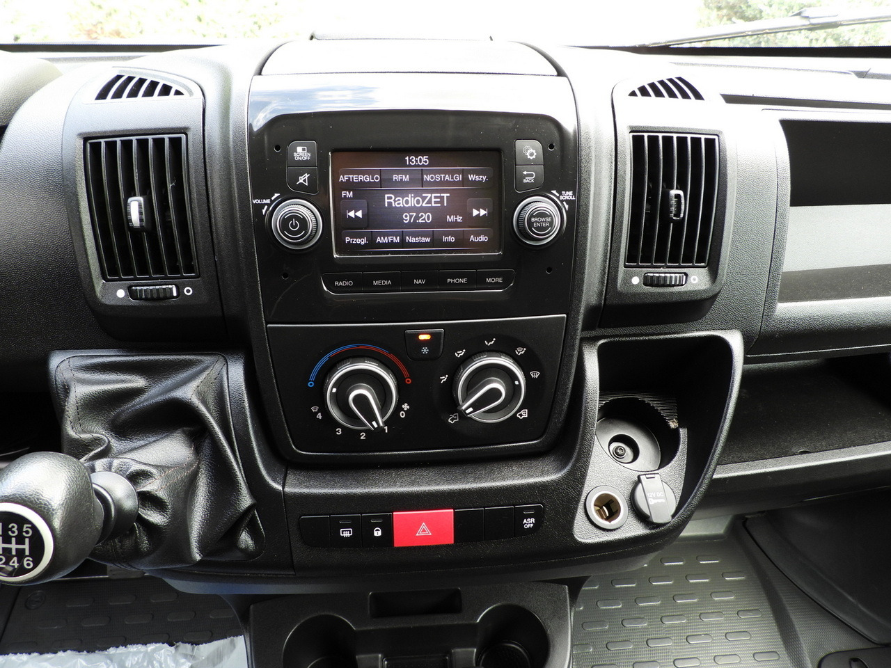 Van box CITROEN JUMPER BOX LIFT 8 PALLETS CRUISE CONTROL NAVIGATION AIR CONDITIONING  165HP: gambar 34