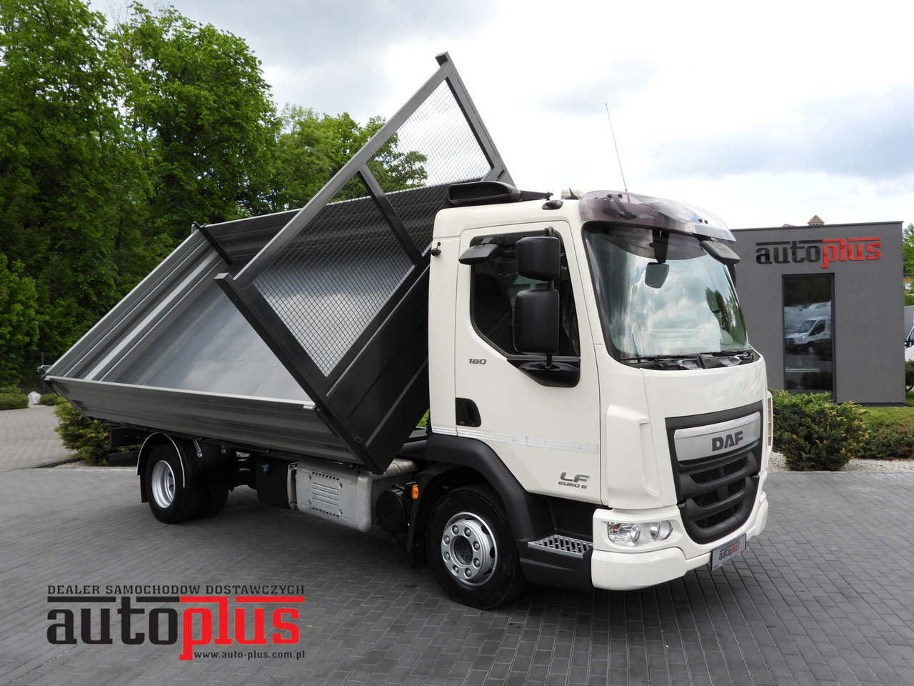 DAF LF 180 THREE-WAY TIPPER CRUISE CONTROL LED LIGHTS AUTOMATIC TRANSMISSION TWIN WHEELS AIR CONDITIONING 180HP - Truk jungkit: gambar 1 DAF LF 180 THREE-WAY TIPPER CRUISE CONTROL LED LIGHTS AUTOMATIC TRANSMISSION TWIN WHEELS AIR CONDITIONING 180HP - Truk jungkit: gambar 1
