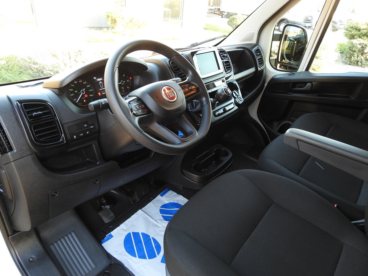 FIAT DUCATO BOX LIFT 8 PALLETS CRUISE CONTROL AIR CONDITIONING 180HP - Van box: gambar 2 FIAT DUCATO BOX LIFT 8 PALLETS CRUISE CONTROL AIR CONDITIONING 180HP - Van box: gambar 2