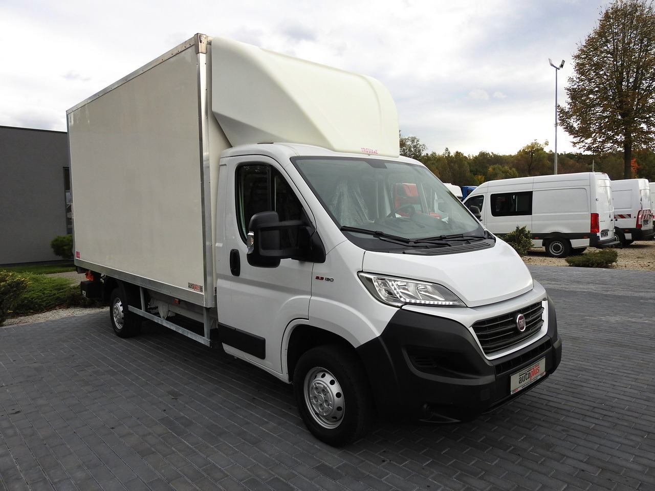 FIAT DUCATO BOX LIFT 8 PALLETS CRUISE CONTROL NAVIGATION AIR CONDITIONING LED LIGHTS 130HP - Van box: gambar 4 FIAT DUCATO BOX LIFT 8 PALLETS CRUISE CONTROL NAVIGATION AIR CONDITIONING LED LIGHTS 130HP - Van box: gambar 4