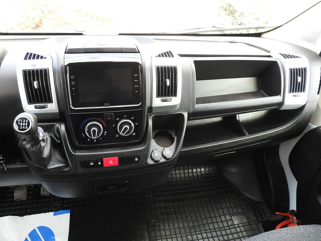 Van box FIAT DUCATO BOX LIFT 8 PALLETS CRUISE CONTROL NAVIGATION LED LIGHTS AIR CONDITIONING 130HP: gambar 31 Van box FIAT DUCATO BOX LIFT 8 PALLETS CRUISE CONTROL NAVIGATION LED LIGHTS AIR CONDITIONING 130HP: gambar 31