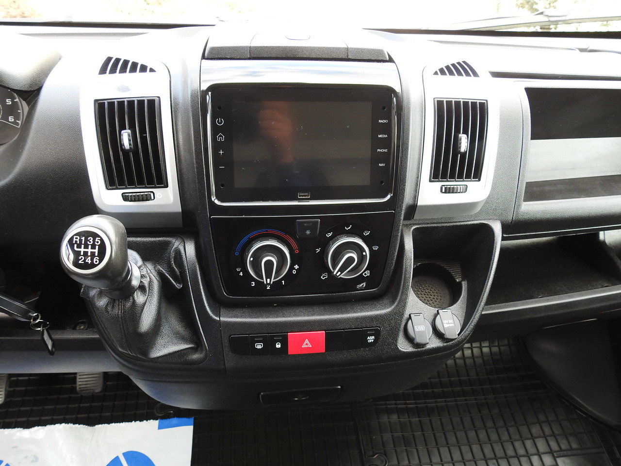Van box FIAT DUCATO BOX LIFT 8 PALLETS CRUISE CONTROL NAVIGATION LED LIGHTS AIR CONDITIONING 130HP: gambar 32 Van box FIAT DUCATO BOX LIFT 8 PALLETS CRUISE CONTROL NAVIGATION LED LIGHTS AIR CONDITIONING 130HP: gambar 32