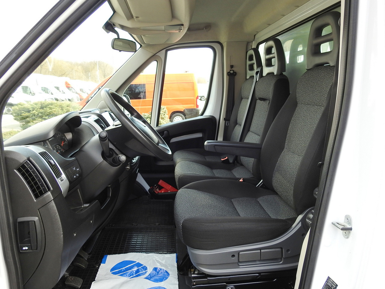 Van box FIAT DUCATO BOX LIFT 8 PALLETS CRUISE CONTROL NAVIGATION LED LIGHTS AIR CONDITIONING 130HP: gambar 25 Van box FIAT DUCATO BOX LIFT 8 PALLETS CRUISE CONTROL NAVIGATION LED LIGHTS AIR CONDITIONING 130HP: gambar 25