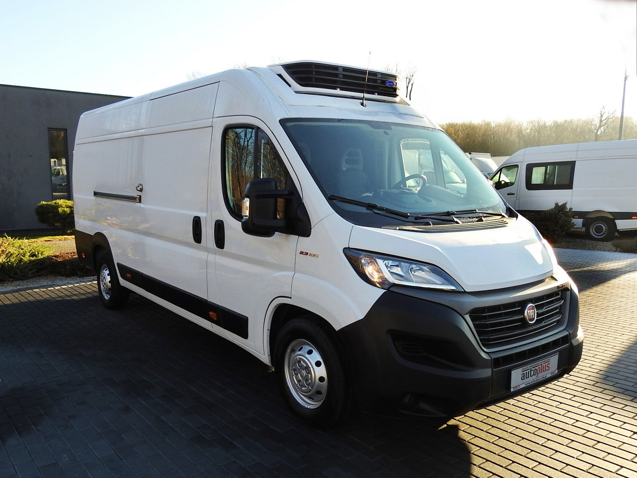 FIAT DUCATO REFRIGERATOR VAN -10*C POWER SUPPLY 230V AIR CONDITIONING 175HP - Van berpendingin: gambar 4 FIAT DUCATO REFRIGERATOR VAN -10*C POWER SUPPLY 230V AIR CONDITIONING 175HP - Van berpendingin: gambar 4